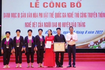 Công nhận nghề dệt vải của dân tộc Dao họ, huyện Bảo Thắng (Lào Cai) là Di sản phi vật thể quốc gia.
