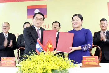 Lãnh đạo tỉnh Bình Phước và tỉnh Champasak ký kết biên bản ghi nhớ nội dung hợp tác giai đoạn 2022-2026.