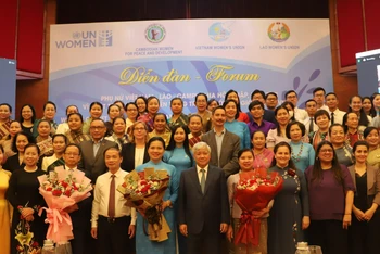 Các đại biểu tham dự diễn đàn.