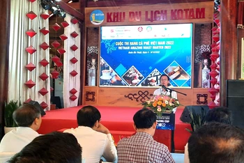 Chủ tịch Hiệp hội cà-phê Buôn Ma Thuột Trịnh Đức Minh phát biểu khai mạc cuộc thi rang cà-phê Việt Nam 2022.