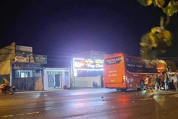 Hiện trường vụ tai nạn làm hai chồng tử vong.