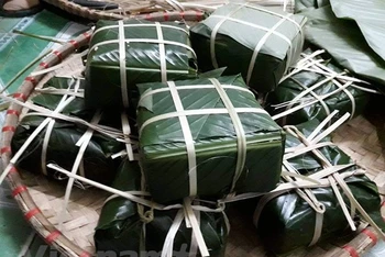 Bánh chưng là một thực phẩm quen thuộc ngày Tết. (Ảnh: PV/Vietnam+)