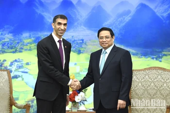 Thủ tướng Chính phủ Phạm Minh Chính và Tiến sĩ Thani bin Ahmed Al Zeyoudi, Quốc vụ khanh phụ trách Thương mại quốc tế, Bộ Ngoại thương UAE.