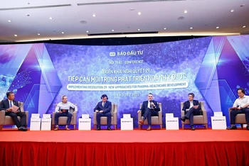 Các đại biểu tham gia hội thảo tại phiên thảo luận về tiếp cận mới trong thu hút FDI ngành y dược.
