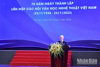Tổng Bí thư Nguyễn Phú Trọng phát biểu tại Lễ kỷ niệm 75 năm Ngày thành lập Liên hiệp các Hội Văn học nghệ thuật Việt Nam.