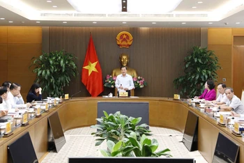 Phó Thủ tướng Lê Minh Khái chủ trì cuộc họp. (Ảnh: VGP)