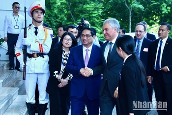 Thủ tướng Phạm Minh Chính đón Chủ tịch Duma Quốc gia Quốc hội Liên bang Nga V.V. Volodin.