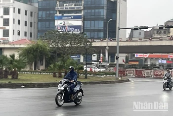 Khu vực Hà Nội có mưa phùn, trời rét. Ảnh: ĐT