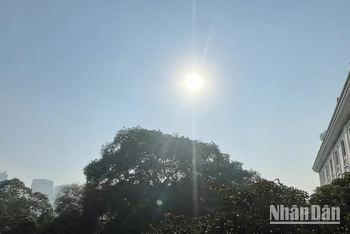 Dự báo khu vực Hà Nội, có mây, ngày nắng nóng. Ảnh: Đ.T