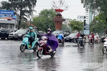 Hà Nội dự báo có mưa vài nơi, trưa chiều hửng nắng; chiều tối có lúc có mưa rào và dông. (Ảnh minh họa: ĐT)