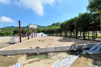 Công trình trái phép xây dựng trên đất hành lang giao thông quốc lộ 70B và đường cao tốc Nội Bài-Lào Cai.