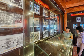 Gian trưng bày hiện vật tại di tích “Trụ sở làm việc cơ quan Tỉnh ủy Thanh Hóa, thời kỳ 1967-1973” tại huyện Thiệu Hóa.