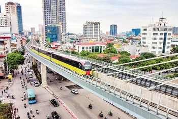 Chạy thử tuyến đường sắt đô thị Nhổn-ga Hà Nội, đoạn trên cao từ Nhổn đến Cầu Giấy.