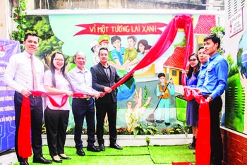 Quận Đoàn Hoàn Kiếm khánh thành công trình tranh tường bích họa tại khu vực số 39 phố Hàng Mành.
