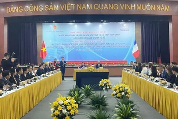 Hội thảo khoa học quốc tế "Chia sẻ kinh nghiệm hiện đại hóa nền công vụ, cải cách hành chính, nâng cao năng lực chuyển đổi số" do Bộ Nội vụ và Bộ Chuyển đổi số và Công vụ Cộng hòa Pháp phối hợp tổ chức.