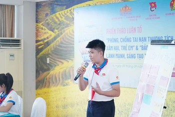 Đại biểu tỉnh Quảng Bình tại phiên thảo luận tổ trong khuôn khổ Chương trình Phiên họp giả định "Quốc hội với trẻ em" lần thứ nhất, năm 2023. (Ảnh: NGỌC NGUYỄN)