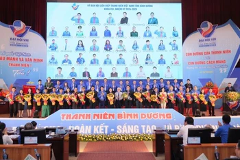 Ra mắt Ủy ban Hội Liên hiệp Thanh niên Việt Nam tỉnh Bình Dương khóa mới.