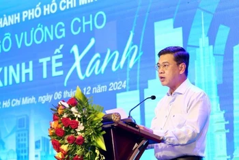 Ông Nguyễn Văn Dũng, Phó Chủ tịch Ủy ban nhân dân Thành phố Hồ Chí Minh phát biểu tại Diễn đàn Thành phố Hồ Chí Minh – Gỡ vướng cho kinh tế xanh”.