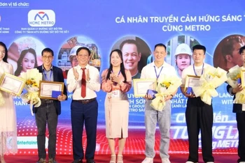 Trao giải cá nhân cuộc thi "Chạm đến tương lai cùng Metro".
