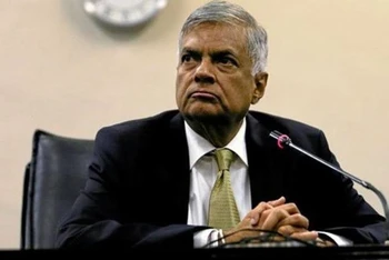 Thủ tướng Sri Lanka Ranil Wickremesinghe dự một cuộc họp báo ở thủ đô Colombo hồi năm 2018. (Ảnh: Reuters)