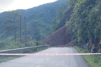 Hiện trường vụ sạt lở ta-luy dương trên đèo Khau Phạ.
