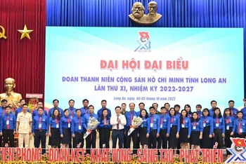 Ban chấp hành Tỉnh đoàn Long An khóa XI, nhiệm kỳ 2022-2027 ra mắt Đại hội.