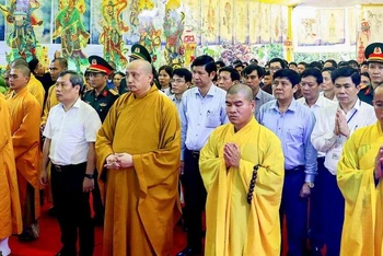Lễ cầu siêu các Anh hùng liệt sĩ hy sinh tại Hang tám thanh niên xung phong đường 20 Quyết thắng.