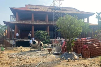 Công trình ông Nguyễn Hồng Sơn xây dựng trái phép trên đất lúa và đất chiếm của Nhà nước. (Ảnh: TV)