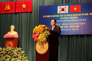 Phó Bí thư Thành ủy Thành phố Hồ Chí Minh Nguyễn Văn Hiếu phát biểu tại lễ kỷ niệm. (Ảnh: LONG HỒ)