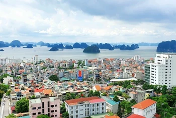Thành phố Hạ Long ngày càng phát triển trở thành đô thị văn minh, hiện đại.