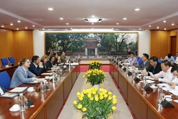 Quang cảnh phiên họp.
