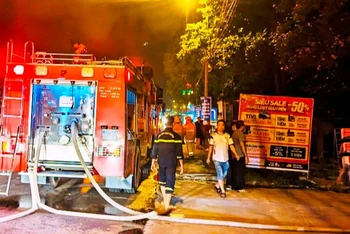 Phương tiện chuyên dụng hỗ trợ hoạt động chữa cháy.
