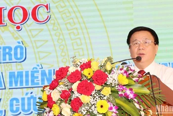 Đồng chí Nguyễn Xuân Thắng phát biểu chỉ đạo Hội thảo.