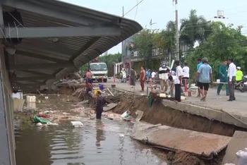 Hiện trạng sạt lở tại khu vực nhà của ông Nguyễn Thanh Nhãn và ông Nguyễn Hoàng Lâm vào ngày 9/6/2023.