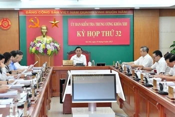 Đồng chí Trần Cẩm Tú, Ủy viên Bộ Chính trị, Bí thư Trung ương Đảng, Chủ nhiệm Ủy ban Kiểm tra Trung ương chủ trì Kỳ họp thứ 32. (Ảnh: Đăng Khoa)