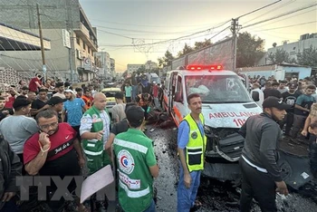 Hiện trường một vụ tấn công ở Dải Gaza, ngày 3/11. (Ảnh: AFP/TTXVN)