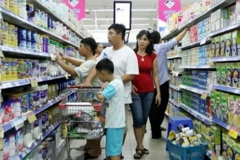 Người tiêu dùng hãy lên tiếng để bảo vệ mình. (Ảnh: TTXVN)