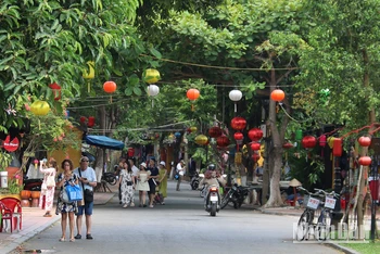 Du khách tham quan Khu phố cổ Hội An