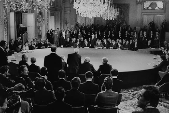 Quang cảnh lễ ký kết Hiệp định Paris, ngày 27/1/1973. (Nguồn: TTXVN)