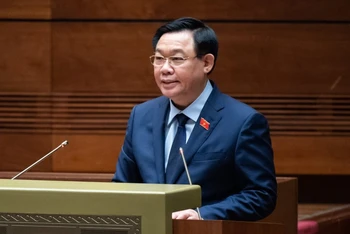 Chủ tịch Quốc hội Vương Đình Huệ phát biểu bế mạc phiên chất vấn và trả lời chất vấn. (Ảnh: ĐĂNG KHOA)
