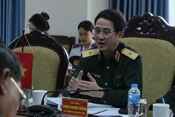 Thiếu tướng Phạm Mạnh Thắng, Cục trưởng Cục Gìn giữ hòa bình Việt Nam, tiếp Đoàn Quốc phòng Lào.