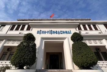 Lễ kỷ niệm 50 năm chiến thắng Điện Biên Phủ trên không tại Bệnh viện Bạch Mai