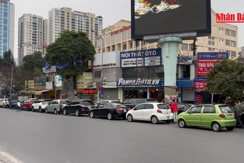 [Video] Tình trạng ùn tắc tại các khu vực đăng kiểm tiếp tục tái diễn phức tạp
