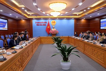 Các đại biểu tại buổi làm việc.