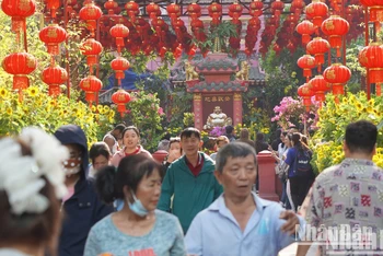 Ngày 6/2 (tức mùng 9 tháng Giêng), chùa Ngọc Hoàng (còn gọi là chùa Phước Hải) đã mở cửa đón khách. Từ sáng sớm đến chiều, chánh điện của chùa đã chật kín người dân đến cầu nguyện và dâng lễ trong ngày vía Ngọc Hoàng.
