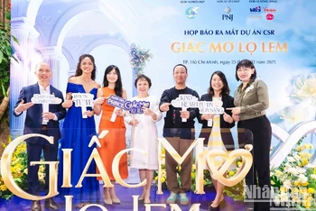 Các đại biểu Khởi động chương trình CSR “Giấc mơ Lọ Lem”.