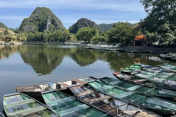 Một góc bến thuyền tại xã Ninh Hải, huyện Hoa Lư (Ninh Bình) trong những ngày tạm dừng đón khách. (Ảnh: Xuân Trường)