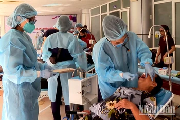 Khám răng cho bệnh nhân nghèo