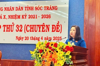 Chủ tịch Hội đồng nhân dân tỉnh Sóc Trăng Hồ Thị Cẩm Đào phát biểu bế mạc kỳ họp