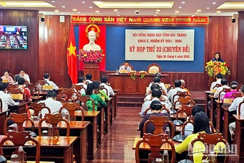 Hội đồng nhân dân tỉnh Sóc Trăng xem xét thông qua Nghị quyết.